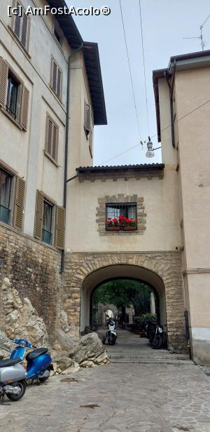 [P13] Intrarea în Piazzetta Luigi Angelini » foto by Carmen Ion
 - 
<span class="allrVoted glyphicon glyphicon-heart hidden" id="av1373280"></span>
<a class="m-l-10 hidden" id="sv1373280" onclick="voting_Foto_DelVot(,1373280,10639)" role="button">șterge vot <span class="glyphicon glyphicon-remove"></span></a>
<a id="v91373280" class=" c-red"  onclick="voting_Foto_SetVot(1373280)" role="button"><span class="glyphicon glyphicon-heart-empty"></span> <b>LIKE</b> = Votează poza</a> <img class="hidden"  id="f1373280W9" src="/imagini/loader.gif" border="0" /><span class="AjErrMes hidden" id="e1373280ErM"></span>