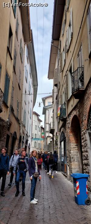 [P60] Via Colleoni » foto by Carmen Ion
 - 
<span class="allrVoted glyphicon glyphicon-heart hidden" id="av1373327"></span>
<a class="m-l-10 hidden" id="sv1373327" onclick="voting_Foto_DelVot(,1373327,10639)" role="button">șterge vot <span class="glyphicon glyphicon-remove"></span></a>
<a id="v91373327" class=" c-red"  onclick="voting_Foto_SetVot(1373327)" role="button"><span class="glyphicon glyphicon-heart-empty"></span> <b>LIKE</b> = Votează poza</a> <img class="hidden"  id="f1373327W9" src="/imagini/loader.gif" border="0" /><span class="AjErrMes hidden" id="e1373327ErM"></span>