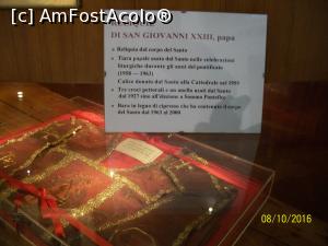 [P21] Vesminte ale Papei San Giovanni XXIII.  » foto by cristina47*
 - 
<span class="allrVoted glyphicon glyphicon-heart hidden" id="av803302"></span>
<a class="m-l-10 hidden" id="sv803302" onclick="voting_Foto_DelVot(,803302,10639)" role="button">șterge vot <span class="glyphicon glyphicon-remove"></span></a>
<a id="v9803302" class=" c-red"  onclick="voting_Foto_SetVot(803302)" role="button"><span class="glyphicon glyphicon-heart-empty"></span> <b>LIKE</b> = Votează poza</a> <img class="hidden"  id="f803302W9" src="/imagini/loader.gif" border="0" /><span class="AjErrMes hidden" id="e803302ErM"></span>