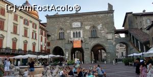 [P33] Piata Vecchia, inima Citta Alta, este o piata dreptunghiulara, marginita de cele mai importante cladiri ale orasului si in mijlocul careia se ridica Fontana Contarini. » foto by geani anto
 - 
<span class="allrVoted glyphicon glyphicon-heart hidden" id="av1268961"></span>
<a class="m-l-10 hidden" id="sv1268961" onclick="voting_Foto_DelVot(,1268961,10639)" role="button">șterge vot <span class="glyphicon glyphicon-remove"></span></a>
<a id="v91268961" class=" c-red"  onclick="voting_Foto_SetVot(1268961)" role="button"><span class="glyphicon glyphicon-heart-empty"></span> <b>LIKE</b> = Votează poza</a> <img class="hidden"  id="f1268961W9" src="/imagini/loader.gif" border="0" /><span class="AjErrMes hidden" id="e1268961ErM"></span>