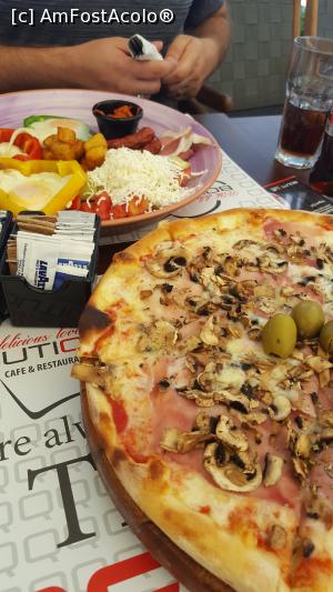 [P07] jumate de pizza + jumate de meniu mic dejun » foto by r-Uca
 - 
<span class="allrVoted glyphicon glyphicon-heart hidden" id="av991435"></span>
<a class="m-l-10 hidden" id="sv991435" onclick="voting_Foto_DelVot(,991435,10654)" role="button">șterge vot <span class="glyphicon glyphicon-remove"></span></a>
<a id="v9991435" class=" c-red"  onclick="voting_Foto_SetVot(991435)" role="button"><span class="glyphicon glyphicon-heart-empty"></span> <b>LIKE</b> = Votează poza</a> <img class="hidden"  id="f991435W9" src="/imagini/loader.gif" border="0" /><span class="AjErrMes hidden" id="e991435ErM"></span>