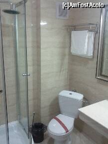[P02] Bathroom » foto by SirAndrei
 - 
<span class="allrVoted glyphicon glyphicon-heart hidden" id="av279691"></span>
<a class="m-l-10 hidden" id="sv279691" onclick="voting_Foto_DelVot(,279691,10679)" role="button">șterge vot <span class="glyphicon glyphicon-remove"></span></a>
<a id="v9279691" class=" c-red"  onclick="voting_Foto_SetVot(279691)" role="button"><span class="glyphicon glyphicon-heart-empty"></span> <b>LIKE</b> = Votează poza</a> <img class="hidden"  id="f279691W9" src="/imagini/loader.gif" border="0" /><span class="AjErrMes hidden" id="e279691ErM"></span>