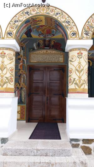 [P06] Intrarea în biserica mânăstirii » foto by costy69*
 - 
<span class="allrVoted glyphicon glyphicon-heart hidden" id="av710052"></span>
<a class="m-l-10 hidden" id="sv710052" onclick="voting_Foto_DelVot(,710052,10687)" role="button">șterge vot <span class="glyphicon glyphicon-remove"></span></a>
<a id="v9710052" class=" c-red"  onclick="voting_Foto_SetVot(710052)" role="button"><span class="glyphicon glyphicon-heart-empty"></span> <b>LIKE</b> = Votează poza</a> <img class="hidden"  id="f710052W9" src="/imagini/loader.gif" border="0" /><span class="AjErrMes hidden" id="e710052ErM"></span>
