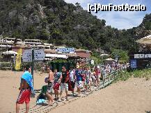 [P54] Glifada Beach,veneau autocare pline cu turisti » foto by georgiana
 - 
<span class="allrVoted glyphicon glyphicon-heart hidden" id="av280728"></span>
<a class="m-l-10 hidden" id="sv280728" onclick="voting_Foto_DelVot(,280728,10695)" role="button">șterge vot <span class="glyphicon glyphicon-remove"></span></a>
<a id="v9280728" class=" c-red"  onclick="voting_Foto_SetVot(280728)" role="button"><span class="glyphicon glyphicon-heart-empty"></span> <b>LIKE</b> = Votează poza</a> <img class="hidden"  id="f280728W9" src="/imagini/loader.gif" border="0" /><span class="AjErrMes hidden" id="e280728ErM"></span>