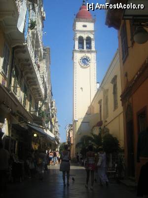 [P12] Un pic mai incolo sunt magazine care vand aur, roduse dim kumkoat si haine.  » foto by raluka1312
 - 
<span class="allrVoted glyphicon glyphicon-heart hidden" id="av350357"></span>
<a class="m-l-10 hidden" id="sv350357" onclick="voting_Foto_DelVot(,350357,10697)" role="button">șterge vot <span class="glyphicon glyphicon-remove"></span></a>
<a id="v9350357" class=" c-red"  onclick="voting_Foto_SetVot(350357)" role="button"><span class="glyphicon glyphicon-heart-empty"></span> <b>LIKE</b> = Votează poza</a> <img class="hidden"  id="f350357W9" src="/imagini/loader.gif" border="0" /><span class="AjErrMes hidden" id="e350357ErM"></span>