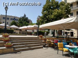[P31] Plateia Dimarchiou, piața din fața primăriei, bun loc de odihnă. » foto by maryka
 - 
<span class="allrVoted glyphicon glyphicon-heart hidden" id="av1279143"></span>
<a class="m-l-10 hidden" id="sv1279143" onclick="voting_Foto_DelVot(,1279143,10697)" role="button">șterge vot <span class="glyphicon glyphicon-remove"></span></a>
<a id="v91279143" class=" c-red"  onclick="voting_Foto_SetVot(1279143)" role="button"><span class="glyphicon glyphicon-heart-empty"></span> <b>LIKE</b> = Votează poza</a> <img class="hidden"  id="f1279143W9" src="/imagini/loader.gif" border="0" /><span class="AjErrMes hidden" id="e1279143ErM"></span>