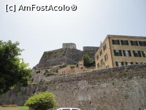 [P35] Dinspre port ne uităm la cetate, biserica Spilaiotissa și Punta Perpetua. Se văd și clădirile de la nivelul superior. » foto by maryka
 - 
<span class="allrVoted glyphicon glyphicon-heart hidden" id="av1279880"></span>
<a class="m-l-10 hidden" id="sv1279880" onclick="voting_Foto_DelVot(,1279880,10697)" role="button">șterge vot <span class="glyphicon glyphicon-remove"></span></a>
<a id="v91279880" class=" c-red"  onclick="voting_Foto_SetVot(1279880)" role="button"><span class="glyphicon glyphicon-heart-empty"></span> <b>LIKE</b> = Votează poza</a> <img class="hidden"  id="f1279880W9" src="/imagini/loader.gif" border="0" /><span class="AjErrMes hidden" id="e1279880ErM"></span>
