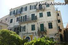 [P01] Cladire din portul vechi, care arata ca un vestigiu. Singurul indiciu ca acolo locuiesc oameni este antena parabolica ruginita din dreapta pozei.  » foto by lidiacojea
 - 
<span class="allrVoted glyphicon glyphicon-heart hidden" id="av420062"></span>
<a class="m-l-10 hidden" id="sv420062" onclick="voting_Foto_DelVot(,420062,10697)" role="button">șterge vot <span class="glyphicon glyphicon-remove"></span></a>
<a id="v9420062" class=" c-red"  onclick="voting_Foto_SetVot(420062)" role="button"><span class="glyphicon glyphicon-heart-empty"></span> <b>LIKE</b> = Votează poza</a> <img class="hidden"  id="f420062W9" src="/imagini/loader.gif" border="0" /><span class="AjErrMes hidden" id="e420062ErM"></span>