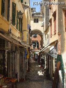 [P08] O puzderie de magazine cu souveniruri impanzesc orasul » foto by Cristian_h
 - 
<span class="allrVoted glyphicon glyphicon-heart hidden" id="av101960"></span>
<a class="m-l-10 hidden" id="sv101960" onclick="voting_Foto_DelVot(,101960,10697)" role="button">șterge vot <span class="glyphicon glyphicon-remove"></span></a>
<a id="v9101960" class=" c-red"  onclick="voting_Foto_SetVot(101960)" role="button"><span class="glyphicon glyphicon-heart-empty"></span> <b>LIKE</b> = Votează poza</a> <img class="hidden"  id="f101960W9" src="/imagini/loader.gif" border="0" /><span class="AjErrMes hidden" id="e101960ErM"></span>