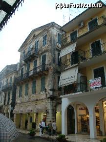 [P40] cladiri vechi cu magazine luxoase la parter. » foto by sandu.53
 - 
<span class="allrVoted glyphicon glyphicon-heart hidden" id="av267140"></span>
<a class="m-l-10 hidden" id="sv267140" onclick="voting_Foto_DelVot(,267140,10697)" role="button">șterge vot <span class="glyphicon glyphicon-remove"></span></a>
<a id="v9267140" class=" c-red"  onclick="voting_Foto_SetVot(267140)" role="button"><span class="glyphicon glyphicon-heart-empty"></span> <b>LIKE</b> = Votează poza</a> <img class="hidden"  id="f267140W9" src="/imagini/loader.gif" border="0" /><span class="AjErrMes hidden" id="e267140ErM"></span>