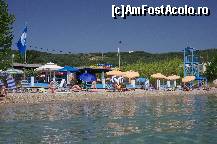 [P12] În zona asta am stat noi la plajă. Sunt şi zone mai bune, către Messongi, însă noi ne-am simţit perfect şi aici. Nu recomand însă taverna Sea Breeze ce apare în cadru decât pentru băuturi » foto by cher-cher
 - 
<span class="allrVoted glyphicon glyphicon-heart hidden" id="av418215"></span>
<a class="m-l-10 hidden" id="sv418215" onclick="voting_Foto_DelVot(,418215,10698)" role="button">șterge vot <span class="glyphicon glyphicon-remove"></span></a>
<a id="v9418215" class=" c-red"  onclick="voting_Foto_SetVot(418215)" role="button"><span class="glyphicon glyphicon-heart-empty"></span> <b>LIKE</b> = Votează poza</a> <img class="hidden"  id="f418215W9" src="/imagini/loader.gif" border="0" /><span class="AjErrMes hidden" id="e418215ErM"></span>