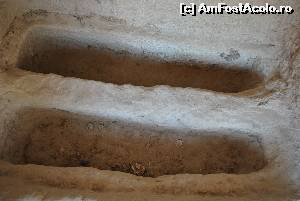 [P02] Cappadocia -Open Air Museum - Morminte in una din zecile de mici biserici » foto by Gabise
 - 
<span class="allrVoted glyphicon glyphicon-heart hidden" id="av550284"></span>
<a class="m-l-10 hidden" id="sv550284" onclick="voting_Foto_DelVot(,550284,10714)" role="button">șterge vot <span class="glyphicon glyphicon-remove"></span></a>
<a id="v9550284" class=" c-red"  onclick="voting_Foto_SetVot(550284)" role="button"><span class="glyphicon glyphicon-heart-empty"></span> <b>LIKE</b> = Votează poza</a> <img class="hidden"  id="f550284W9" src="/imagini/loader.gif" border="0" /><span class="AjErrMes hidden" id="e550284ErM"></span>
