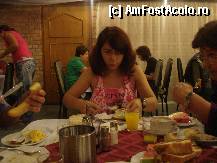 [P19] Micul dejun luat pe fuga la hotelul Hunor, Budapesta » foto by ileanaxperta*
 - 
<span class="allrVoted glyphicon glyphicon-heart hidden" id="av282492"></span>
<a class="m-l-10 hidden" id="sv282492" onclick="voting_Foto_DelVot(,282492,10722)" role="button">șterge vot <span class="glyphicon glyphicon-remove"></span></a>
<a id="v9282492" class=" c-red"  onclick="voting_Foto_SetVot(282492)" role="button"><span class="glyphicon glyphicon-heart-empty"></span> <b>LIKE</b> = Votează poza</a> <img class="hidden"  id="f282492W9" src="/imagini/loader.gif" border="0" /><span class="AjErrMes hidden" id="e282492ErM"></span>