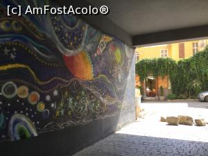 [P03] In drum spre Restaurantul Pivnita Sfantu Gheorghe, graffiti in gang, iar in plan secund se vede intrarea in local (mai precis pe terasa) » foto by mishu
 - 
<span class="allrVoted glyphicon glyphicon-heart hidden" id="av1185274"></span>
<a class="m-l-10 hidden" id="sv1185274" onclick="voting_Foto_DelVot(,1185274,10730)" role="button">șterge vot <span class="glyphicon glyphicon-remove"></span></a>
<a id="v91185274" class=" c-red"  onclick="voting_Foto_SetVot(1185274)" role="button"><span class="glyphicon glyphicon-heart-empty"></span> <b>LIKE</b> = Votează poza</a> <img class="hidden"  id="f1185274W9" src="/imagini/loader.gif" border="0" /><span class="AjErrMes hidden" id="e1185274ErM"></span>