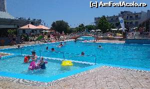[P12] Piscina Hotel Evi » foto by Mirunelu
 - 
<span class="allrVoted glyphicon glyphicon-heart hidden" id="av638934"></span>
<a class="m-l-10 hidden" id="sv638934" onclick="voting_Foto_DelVot(,638934,10743)" role="button">șterge vot <span class="glyphicon glyphicon-remove"></span></a>
<a id="v9638934" class=" c-red"  onclick="voting_Foto_SetVot(638934)" role="button"><span class="glyphicon glyphicon-heart-empty"></span> <b>LIKE</b> = Votează poza</a> <img class="hidden"  id="f638934W9" src="/imagini/loader.gif" border="0" /><span class="AjErrMes hidden" id="e638934ErM"></span>