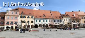 [P01] Piața Mică, Sibiu - în clădirea din centrul imaginii observăm muzeul. » foto by tata123 🔱
 - 
<span class="allrVoted glyphicon glyphicon-heart hidden" id="av1431929"></span>
<a class="m-l-10 hidden" id="sv1431929" onclick="voting_Foto_DelVot(,1431929,10746)" role="button">șterge vot <span class="glyphicon glyphicon-remove"></span></a>
<a id="v91431929" class=" c-red"  onclick="voting_Foto_SetVot(1431929)" role="button"><span class="glyphicon glyphicon-heart-empty"></span> <b>LIKE</b> = Votează poza</a> <img class="hidden"  id="f1431929W9" src="/imagini/loader.gif" border="0" /><span class="AjErrMes hidden" id="e1431929ErM"></span>