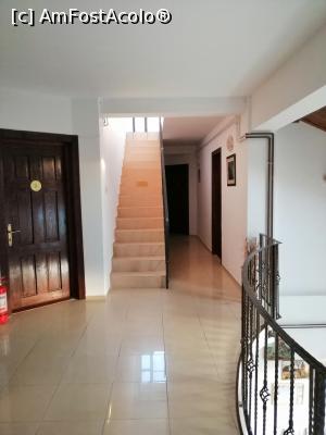 [P19] Prin vila, etajul 1,spre camera noastra » foto by MaraMura
 - 
<span class="allrVoted glyphicon glyphicon-heart hidden" id="av1309063"></span>
<a class="m-l-10 hidden" id="sv1309063" onclick="voting_Foto_DelVot(,1309063,10757)" role="button">șterge vot <span class="glyphicon glyphicon-remove"></span></a>
<a id="v91309063" class=" c-red"  onclick="voting_Foto_SetVot(1309063)" role="button"><span class="glyphicon glyphicon-heart-empty"></span> <b>LIKE</b> = Votează poza</a> <img class="hidden"  id="f1309063W9" src="/imagini/loader.gif" border="0" /><span class="AjErrMes hidden" id="e1309063ErM"></span>