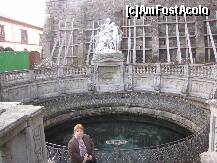 [P16] Aici e izvorul Dunarii din punct de veder turistic. Grupul statuar ar fi reprezentat de Europa care ii arata fiicei ei Dunarea, drumul de urmat. Geografic vorbind, izvorul Dunarii e ceva mai departe. » foto by ghidioneanu
 - 
<span class="allrVoted glyphicon glyphicon-heart hidden" id="av285646"></span>
<a class="m-l-10 hidden" id="sv285646" onclick="voting_Foto_DelVot(,285646,10776)" role="button">șterge vot <span class="glyphicon glyphicon-remove"></span></a>
<a id="v9285646" class=" c-red"  onclick="voting_Foto_SetVot(285646)" role="button"><span class="glyphicon glyphicon-heart-empty"></span> <b>LIKE</b> = Votează poza</a> <img class="hidden"  id="f285646W9" src="/imagini/loader.gif" border="0" /><span class="AjErrMes hidden" id="e285646ErM"></span>