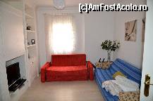 [P12] O parte din living. Lenjeriile care se vad pe canapeaua albastra erau intinse pe canapele pentru a se usca in momentul cand am ajuns noi » foto by Muffin2009*
 - 
<span class="allrVoted glyphicon glyphicon-heart hidden" id="av418781"></span>
<a class="m-l-10 hidden" id="sv418781" onclick="voting_Foto_DelVot(,418781,10788)" role="button">șterge vot <span class="glyphicon glyphicon-remove"></span></a>
<a id="v9418781" class=" c-red"  onclick="voting_Foto_SetVot(418781)" role="button"><span class="glyphicon glyphicon-heart-empty"></span> <b>LIKE</b> = Votează poza</a> <img class="hidden"  id="f418781W9" src="/imagini/loader.gif" border="0" /><span class="AjErrMes hidden" id="e418781ErM"></span>
