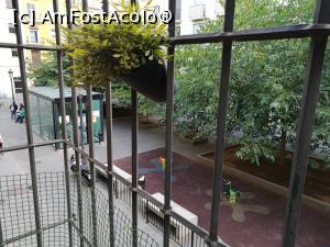 [P12] Vedere spre stânga de pe terasă (chestia aia din sticlă era intrarea unei parcări subterane)  » foto by crismis
 - 
<span class="allrVoted glyphicon glyphicon-heart hidden" id="av954435"></span>
<a class="m-l-10 hidden" id="sv954435" onclick="voting_Foto_DelVot(,954435,10788)" role="button">șterge vot <span class="glyphicon glyphicon-remove"></span></a>
<a id="v9954435" class=" c-red"  onclick="voting_Foto_SetVot(954435)" role="button"><span class="glyphicon glyphicon-heart-empty"></span> <b>LIKE</b> = Votează poza</a> <img class="hidden"  id="f954435W9" src="/imagini/loader.gif" border="0" /><span class="AjErrMes hidden" id="e954435ErM"></span>