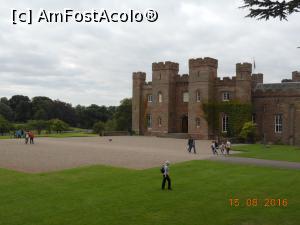 [P48] Scone Palace - Turiști și păuni în fața palatului.  » foto by iulianic
 - 
<span class="allrVoted glyphicon glyphicon-heart hidden" id="av850487"></span>
<a class="m-l-10 hidden" id="sv850487" onclick="voting_Foto_DelVot(,850487,10793)" role="button">șterge vot <span class="glyphicon glyphicon-remove"></span></a>
<a id="v9850487" class=" c-red"  onclick="voting_Foto_SetVot(850487)" role="button"><span class="glyphicon glyphicon-heart-empty"></span> <b>LIKE</b> = Votează poza</a> <img class="hidden"  id="f850487W9" src="/imagini/loader.gif" border="0" /><span class="AjErrMes hidden" id="e850487ErM"></span>
