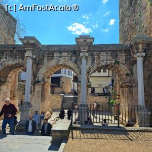 [P03] Hadrian Gate în Antalya » foto by Mirinda
 - 
<span class="allrVoted glyphicon glyphicon-heart hidden" id="av1420921"></span>
<a class="m-l-10 hidden" id="sv1420921" onclick="voting_Foto_DelVot(,1420921,10840)" role="button">șterge vot <span class="glyphicon glyphicon-remove"></span></a>
<a id="v91420921" class=" c-red"  onclick="voting_Foto_SetVot(1420921)" role="button"><span class="glyphicon glyphicon-heart-empty"></span> <b>LIKE</b> = Votează poza</a> <img class="hidden"  id="f1420921W9" src="/imagini/loader.gif" border="0" /><span class="AjErrMes hidden" id="e1420921ErM"></span>
