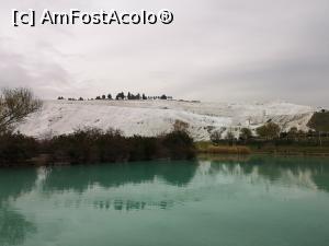 P14 [DEC-2018] Terasele de travertin de la Pamukkale văzute de la lacul cu rățuște