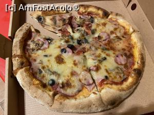 [P20] Casa Românească din Căciulata – pizza puţin şifonată în urma transportului » foto by nicole33
 - 
<span class="allrVoted glyphicon glyphicon-heart hidden" id="av1408482"></span>
<a class="m-l-10 hidden" id="sv1408482" onclick="voting_Foto_DelVot(,1408482,10877)" role="button">șterge vot <span class="glyphicon glyphicon-remove"></span></a>
<a id="v91408482" class=" c-red"  onclick="voting_Foto_SetVot(1408482)" role="button"><span class="glyphicon glyphicon-heart-empty"></span> <b>LIKE</b> = Votează poza</a> <img class="hidden"  id="f1408482W9" src="/imagini/loader.gif" border="0" /><span class="AjErrMes hidden" id="e1408482ErM"></span>