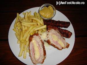[P16] Porția mea - cordon bleu de porc, doi mici și cartofi prăjiți ca garnitură. Yummy!!!  » foto by Floryn81
 - 
<span class="allrVoted glyphicon glyphicon-heart hidden" id="av663014"></span>
<a class="m-l-10 hidden" id="sv663014" onclick="voting_Foto_DelVot(,663014,10877)" role="button">șterge vot <span class="glyphicon glyphicon-remove"></span></a>
<a id="v9663014" class=" c-red"  onclick="voting_Foto_SetVot(663014)" role="button"><span class="glyphicon glyphicon-heart-empty"></span> <b>LIKE</b> = Votează poza</a> <img class="hidden"  id="f663014W9" src="/imagini/loader.gif" border="0" /><span class="AjErrMes hidden" id="e663014ErM"></span>