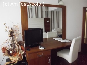 [P16] Biroul/toaleta din camera dublă de la Arena Târnovo Hotel » foto by irinad
 - 
<span class="allrVoted glyphicon glyphicon-heart hidden" id="av705950"></span>
<a class="m-l-10 hidden" id="sv705950" onclick="voting_Foto_DelVot(,705950,10963)" role="button">șterge vot <span class="glyphicon glyphicon-remove"></span></a>
<a id="v9705950" class=" c-red"  onclick="voting_Foto_SetVot(705950)" role="button"><span class="glyphicon glyphicon-heart-empty"></span> <b>LIKE</b> = Votează poza</a> <img class="hidden"  id="f705950W9" src="/imagini/loader.gif" border="0" /><span class="AjErrMes hidden" id="e705950ErM"></span>