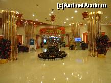 [P12] holul de la intrare: stanga,dreapta receptie,in fata zona de shopping » foto by station5*
 - 
<span class="allrVoted glyphicon glyphicon-heart hidden" id="av292471"></span>
<a class="m-l-10 hidden" id="sv292471" onclick="voting_Foto_DelVot(,292471,10976)" role="button">șterge vot <span class="glyphicon glyphicon-remove"></span></a>
<a id="v9292471" class=" c-red"  onclick="voting_Foto_SetVot(292471)" role="button"><span class="glyphicon glyphicon-heart-empty"></span> <b>LIKE</b> = Votează poza</a> <img class="hidden"  id="f292471W9" src="/imagini/loader.gif" border="0" /><span class="AjErrMes hidden" id="e292471ErM"></span>