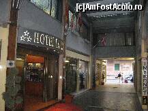 [P05] Intrarea in Hotelul La Pace din Pisa » foto by vlado2
 - 
<span class="allrVoted glyphicon glyphicon-heart hidden" id="av293182"></span>
<a class="m-l-10 hidden" id="sv293182" onclick="voting_Foto_DelVot(,293182,10994)" role="button">șterge vot <span class="glyphicon glyphicon-remove"></span></a>
<a id="v9293182" class=" c-red"  onclick="voting_Foto_SetVot(293182)" role="button"><span class="glyphicon glyphicon-heart-empty"></span> <b>LIKE</b> = Votează poza</a> <img class="hidden"  id="f293182W9" src="/imagini/loader.gif" border="0" /><span class="AjErrMes hidden" id="e293182ErM"></span>