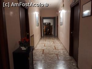 [P17] La Pace - Holul de la etajul 1 unde am avut toate cele 6 camere.  » foto by Aurici
 - 
<span class="allrVoted glyphicon glyphicon-heart hidden" id="av978349"></span>
<a class="m-l-10 hidden" id="sv978349" onclick="voting_Foto_DelVot(,978349,10994)" role="button">șterge vot <span class="glyphicon glyphicon-remove"></span></a>
<a id="v9978349" class=" c-red"  onclick="voting_Foto_SetVot(978349)" role="button"><span class="glyphicon glyphicon-heart-empty"></span> <b>LIKE</b> = Votează poza</a> <img class="hidden"  id="f978349W9" src="/imagini/loader.gif" border="0" /><span class="AjErrMes hidden" id="e978349ErM"></span>