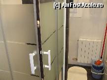 [P06] Baia - cabina de dus, in spatele acesteia fiind vasul de toaleta » foto by crima
 - 
<span class="allrVoted glyphicon glyphicon-heart hidden" id="av293301"></span>
<a class="m-l-10 hidden" id="sv293301" onclick="voting_Foto_DelVot(,293301,10996)" role="button">șterge vot <span class="glyphicon glyphicon-remove"></span></a>
<a id="v9293301" class=" c-red"  onclick="voting_Foto_SetVot(293301)" role="button"><span class="glyphicon glyphicon-heart-empty"></span> <b>LIKE</b> = Votează poza</a> <img class="hidden"  id="f293301W9" src="/imagini/loader.gif" border="0" /><span class="AjErrMes hidden" id="e293301ErM"></span>
