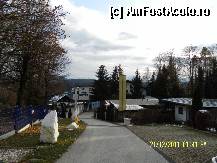 [P40] Spre Barry Memle - in partea dreapta una dintre cele trei parcari si mai departe, pe ambele parti- bungalow-urile » foto by Alina53
 - 
<span class="allrVoted glyphicon glyphicon-heart hidden" id="av294118"></span>
<a class="m-l-10 hidden" id="sv294118" onclick="voting_Foto_DelVot(,294118,11000)" role="button">șterge vot <span class="glyphicon glyphicon-remove"></span></a>
<a id="v9294118" class=" c-red"  onclick="voting_Foto_SetVot(294118)" role="button"><span class="glyphicon glyphicon-heart-empty"></span> <b>LIKE</b> = Votează poza</a> <img class="hidden"  id="f294118W9" src="/imagini/loader.gif" border="0" /><span class="AjErrMes hidden" id="e294118ErM"></span>