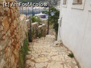 [P18] Coborând spre port de la castel pe o potecă îngustă » foto by irinad
 - 
<span class="allrVoted glyphicon glyphicon-heart hidden" id="av846800"></span>
<a class="m-l-10 hidden" id="sv846800" onclick="voting_Foto_DelVot(,846800,11003)" role="button">șterge vot <span class="glyphicon glyphicon-remove"></span></a>
<a id="v9846800" class=" c-red"  onclick="voting_Foto_SetVot(846800)" role="button"><span class="glyphicon glyphicon-heart-empty"></span> <b>LIKE</b> = Votează poza</a> <img class="hidden"  id="f846800W9" src="/imagini/loader.gif" border="0" /><span class="AjErrMes hidden" id="e846800ErM"></span>