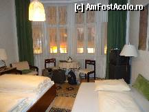 [P08] Mariahilf hotel pension - vedere de ansamblu asupra camerei » foto by kmy
 - 
<span class="allrVoted glyphicon glyphicon-heart hidden" id="av293716"></span>
<a class="m-l-10 hidden" id="sv293716" onclick="voting_Foto_DelVot(,293716,11012)" role="button">șterge vot <span class="glyphicon glyphicon-remove"></span></a>
<a id="v9293716" class=" c-red"  onclick="voting_Foto_SetVot(293716)" role="button"><span class="glyphicon glyphicon-heart-empty"></span> <b>LIKE</b> = Votează poza</a> <img class="hidden"  id="f293716W9" src="/imagini/loader.gif" border="0" /><span class="AjErrMes hidden" id="e293716ErM"></span>