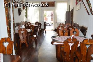 [P04] Sala restaurantului Casa Rustică din Zărneşti, jud. Braşov » foto by traian.leuca †
 - 
<span class="allrVoted glyphicon glyphicon-heart hidden" id="av897120"></span>
<a class="m-l-10 hidden" id="sv897120" onclick="voting_Foto_DelVot(,897120,11015)" role="button">șterge vot <span class="glyphicon glyphicon-remove"></span></a>
<a id="v9897120" class=" c-red"  onclick="voting_Foto_SetVot(897120)" role="button"><span class="glyphicon glyphicon-heart-empty"></span> <b>LIKE</b> = Votează poza</a> <img class="hidden"  id="f897120W9" src="/imagini/loader.gif" border="0" /><span class="AjErrMes hidden" id="e897120ErM"></span>