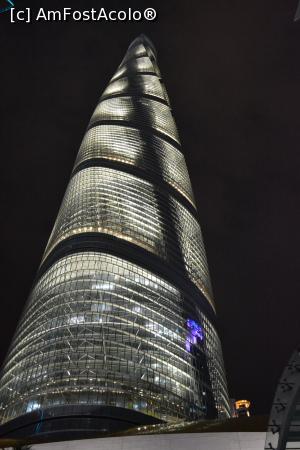 [P02] Shanghai Tower seara » foto by AZE
 - 
<span class="allrVoted glyphicon glyphicon-heart hidden" id="av840837"></span>
<a class="m-l-10 hidden" id="sv840837" onclick="voting_Foto_DelVot(,840837,11037)" role="button">șterge vot <span class="glyphicon glyphicon-remove"></span></a>
<a id="v9840837" class=" c-red"  onclick="voting_Foto_SetVot(840837)" role="button"><span class="glyphicon glyphicon-heart-empty"></span> <b>LIKE</b> = Votează poza</a> <img class="hidden"  id="f840837W9" src="/imagini/loader.gif" border="0" /><span class="AjErrMes hidden" id="e840837ErM"></span>