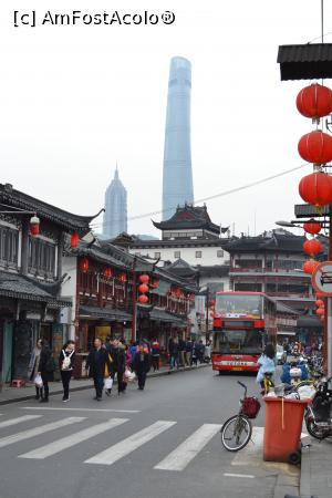[P15] Shanghai Tower se ridica ca un sarpe deasupra orasului vechi (in fundal un City Sightseeingbus)  » foto by AZE
 - 
<span class="allrVoted glyphicon glyphicon-heart hidden" id="av860901"></span>
<a class="m-l-10 hidden" id="sv860901" onclick="voting_Foto_DelVot(,860901,11037)" role="button">șterge vot <span class="glyphicon glyphicon-remove"></span></a>
<a id="v9860901" class=" c-red"  onclick="voting_Foto_SetVot(860901)" role="button"><span class="glyphicon glyphicon-heart-empty"></span> <b>LIKE</b> = Votează poza</a> <img class="hidden"  id="f860901W9" src="/imagini/loader.gif" border="0" /><span class="AjErrMes hidden" id="e860901ErM"></span>