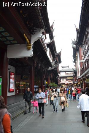 [P20] Pietonala in Yuyuan Mart » foto by AZE
 - 
<span class="allrVoted glyphicon glyphicon-heart hidden" id="av860906"></span>
<a class="m-l-10 hidden" id="sv860906" onclick="voting_Foto_DelVot(,860906,11037)" role="button">șterge vot <span class="glyphicon glyphicon-remove"></span></a>
<a id="v9860906" class=" c-red"  onclick="voting_Foto_SetVot(860906)" role="button"><span class="glyphicon glyphicon-heart-empty"></span> <b>LIKE</b> = Votează poza</a> <img class="hidden"  id="f860906W9" src="/imagini/loader.gif" border="0" /><span class="AjErrMes hidden" id="e860906ErM"></span>