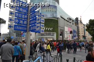 [P49] Nanjing Road » foto by AZE
 - 
<span class="allrVoted glyphicon glyphicon-heart hidden" id="av866661"></span>
<a class="m-l-10 hidden" id="sv866661" onclick="voting_Foto_DelVot(,866661,11037)" role="button">șterge vot <span class="glyphicon glyphicon-remove"></span></a>
<a id="v9866661" class=" c-red"  onclick="voting_Foto_SetVot(866661)" role="button"><span class="glyphicon glyphicon-heart-empty"></span> <b>LIKE</b> = Votează poza</a> <img class="hidden"  id="f866661W9" src="/imagini/loader.gif" border="0" /><span class="AjErrMes hidden" id="e866661ErM"></span>