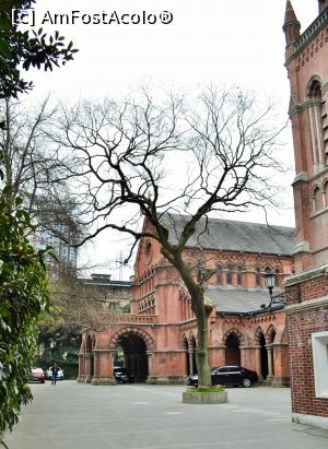 [P14] Curtea interioara biserica Sf Treime Shanghai » foto by AZE
 - 
<span class="allrVoted glyphicon glyphicon-heart hidden" id="av902559"></span>
<a class="m-l-10 hidden" id="sv902559" onclick="voting_Foto_DelVot(,902559,11037)" role="button">șterge vot <span class="glyphicon glyphicon-remove"></span></a>
<a id="v9902559" class=" c-red"  onclick="voting_Foto_SetVot(902559)" role="button"><span class="glyphicon glyphicon-heart-empty"></span> <b>LIKE</b> = Votează poza</a> <img class="hidden"  id="f902559W9" src="/imagini/loader.gif" border="0" /><span class="AjErrMes hidden" id="e902559ErM"></span>
