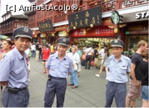 [P05] Şi poliţiştii chinezi mai zâmbesc câteodată…  » foto by glcitizen
 - 
<span class="allrVoted glyphicon glyphicon-heart hidden" id="av936892"></span>
<a class="m-l-10 hidden" id="sv936892" onclick="voting_Foto_DelVot(,936892,11037)" role="button">șterge vot <span class="glyphicon glyphicon-remove"></span></a>
<a id="v9936892" class=" c-red"  onclick="voting_Foto_SetVot(936892)" role="button"><span class="glyphicon glyphicon-heart-empty"></span> <b>LIKE</b> = Votează poza</a> <img class="hidden"  id="f936892W9" src="/imagini/loader.gif" border="0" /><span class="AjErrMes hidden" id="e936892ErM"></span>