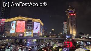 [P19] Pentru a fi mai aproape de zgarie-nori, am luat metroul si am traversat raul Huangpu pentru a ajunge la pasarela pietonala suspendata din districtul Lujiazui, Lujiazui Ring. » foto by geani anto
 - 
<span class="allrVoted glyphicon glyphicon-heart hidden" id="av1506785"></span>
<a class="m-l-10 hidden" id="sv1506785" onclick="voting_Foto_DelVot(,1506785,11037)" role="button">șterge vot <span class="glyphicon glyphicon-remove"></span></a>
<a id="v91506785" class=" c-red"  onclick="voting_Foto_SetVot(1506785)" role="button"><span class="glyphicon glyphicon-heart-empty"></span> <b>LIKE</b> = Votează poza</a> <img class="hidden"  id="f1506785W9" src="/imagini/loader.gif" border="0" /><span class="AjErrMes hidden" id="e1506785ErM"></span>