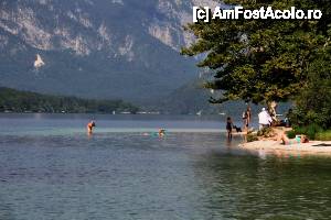 [P22] Lacuj Bohinj - lumea face plaja si baie » foto by cristi_an3000
 - 
<span class="allrVoted glyphicon glyphicon-heart hidden" id="av475333"></span>
<a class="m-l-10 hidden" id="sv475333" onclick="voting_Foto_DelVot(,475333,11040)" role="button">șterge vot <span class="glyphicon glyphicon-remove"></span></a>
<a id="v9475333" class=" c-red"  onclick="voting_Foto_SetVot(475333)" role="button"><span class="glyphicon glyphicon-heart-empty"></span> <b>LIKE</b> = Votează poza</a> <img class="hidden"  id="f475333W9" src="/imagini/loader.gif" border="0" /><span class="AjErrMes hidden" id="e475333ErM"></span>