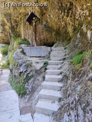 [P14] La pas prin Canionul Vintgar; o troiță » foto by crismis
 - 
<span class="allrVoted glyphicon glyphicon-heart hidden" id="av1510693"></span>
<a class="m-l-10 hidden" id="sv1510693" onclick="voting_Foto_DelVot(,1510693,11040)" role="button">șterge vot <span class="glyphicon glyphicon-remove"></span></a>
<a id="v91510693" class=" c-red"  onclick="voting_Foto_SetVot(1510693)" role="button"><span class="glyphicon glyphicon-heart-empty"></span> <b>LIKE</b> = Votează poza</a> <img class="hidden"  id="f1510693W9" src="/imagini/loader.gif" border="0" /><span class="AjErrMes hidden" id="e1510693ErM"></span>