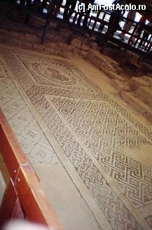 [P13] Mozaic central - casa Episkopi, sit Kurion, drumul spre Pafos » foto by Swan1
 - 
<span class="allrVoted glyphicon glyphicon-heart hidden" id="av296079"></span>
<a class="m-l-10 hidden" id="sv296079" onclick="voting_Foto_DelVot(,296079,11054)" role="button">șterge vot <span class="glyphicon glyphicon-remove"></span></a>
<a id="v9296079" class=" c-red"  onclick="voting_Foto_SetVot(296079)" role="button"><span class="glyphicon glyphicon-heart-empty"></span> <b>LIKE</b> = Votează poza</a> <img class="hidden"  id="f296079W9" src="/imagini/loader.gif" border="0" /><span class="AjErrMes hidden" id="e296079ErM"></span>