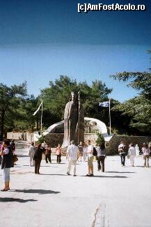 [P06] monumentul lui Makarios, ultimul presedinte cipriot » foto by Swan1
 - 
<span class="allrVoted glyphicon glyphicon-heart hidden" id="av295988"></span>
<a class="m-l-10 hidden" id="sv295988" onclick="voting_Foto_DelVot(,295988,11054)" role="button">șterge vot <span class="glyphicon glyphicon-remove"></span></a>
<a id="v9295988" class=" c-red"  onclick="voting_Foto_SetVot(295988)" role="button"><span class="glyphicon glyphicon-heart-empty"></span> <b>LIKE</b> = Votează poza</a> <img class="hidden"  id="f295988W9" src="/imagini/loader.gif" border="0" /><span class="AjErrMes hidden" id="e295988ErM"></span>
