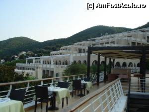 [P02] Cladirea principala a hotelului vazuta de pe terasa restaurantului 'a la carte' » foto by georgerizescu
 - 
<span class="allrVoted glyphicon glyphicon-heart hidden" id="av362036"></span>
<a class="m-l-10 hidden" id="sv362036" onclick="voting_Foto_DelVot(,362036,11067)" role="button">șterge vot <span class="glyphicon glyphicon-remove"></span></a>
<a id="v9362036" class=" c-red"  onclick="voting_Foto_SetVot(362036)" role="button"><span class="glyphicon glyphicon-heart-empty"></span> <b>LIKE</b> = Votează poza</a> <img class="hidden"  id="f362036W9" src="/imagini/loader.gif" border="0" /><span class="AjErrMes hidden" id="e362036ErM"></span>